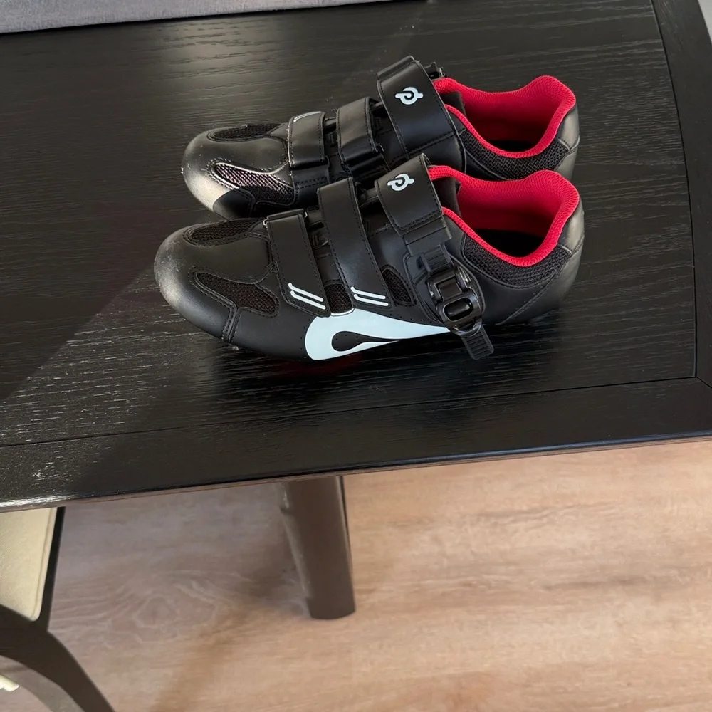 Black and Red Cycling Shoes - Picture 2 of 3